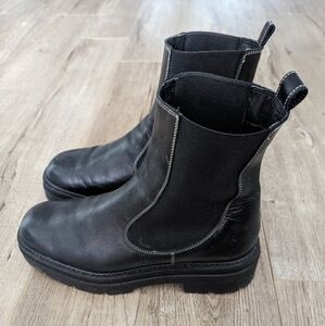 L'Intervalle Black Leather Chelsea Boots